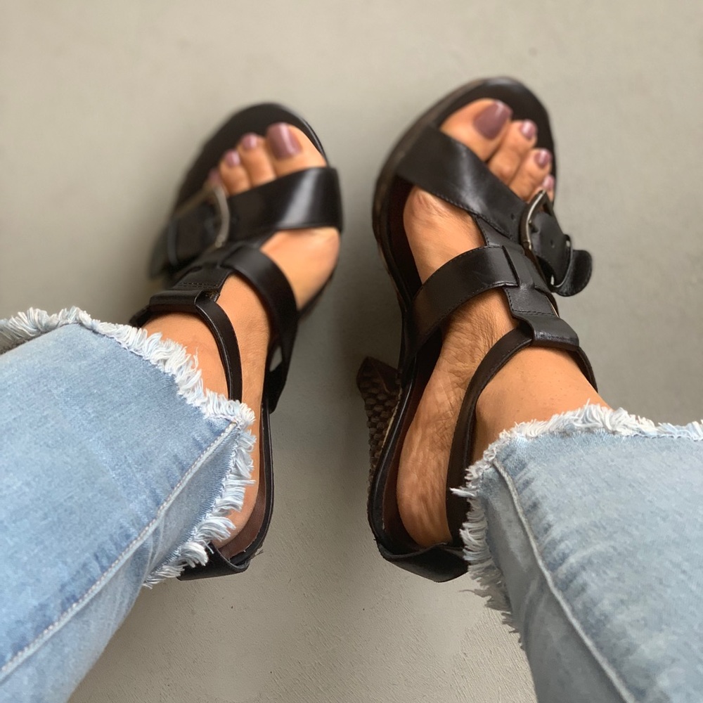 Brazil Made Light As Air Platform Leather Sandal - Picture 6 of 7